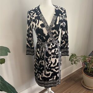 Diane Von Furstenberg Black and Cream Patterned Dress